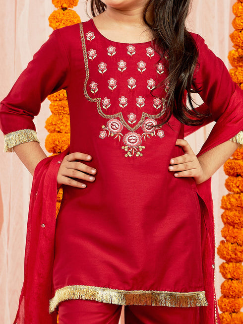 Girl's' Red Kurta Pyjama And Dupatta Set.